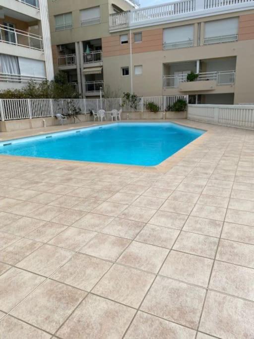F2 Climatise A Golfe -Juan En Front De Mer Et Piscine Vallauris Ngoại thất bức ảnh
